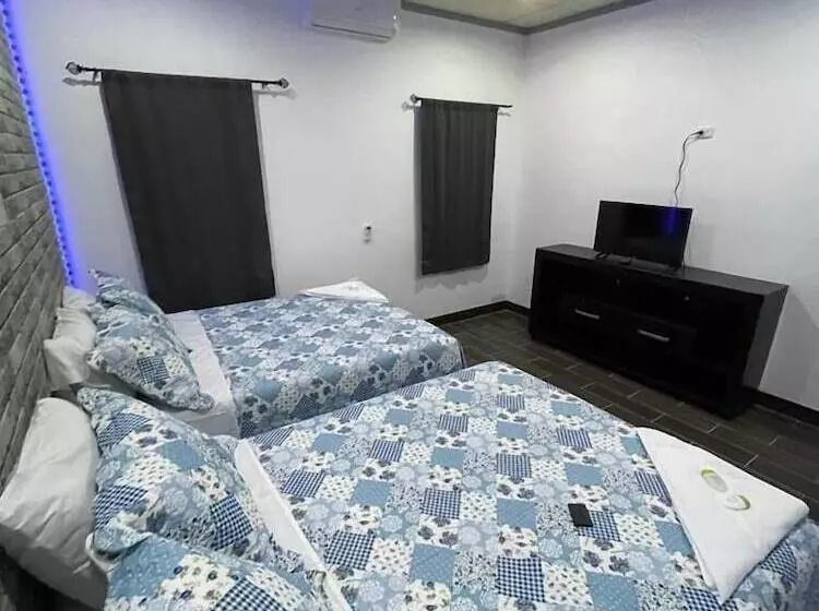 هتل Rancho Las Lomas