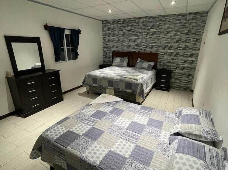 هتل Rancho Las Lomas