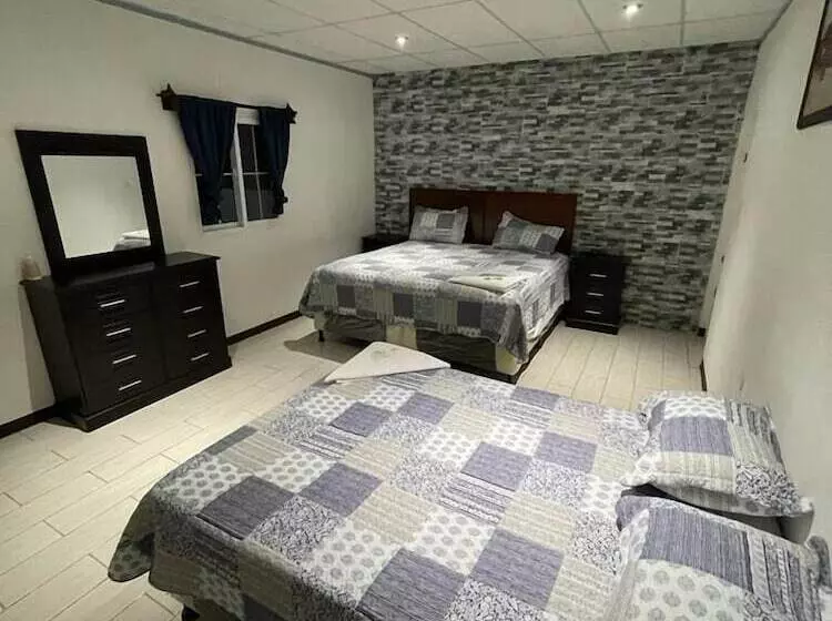 هتل Rancho Las Lomas