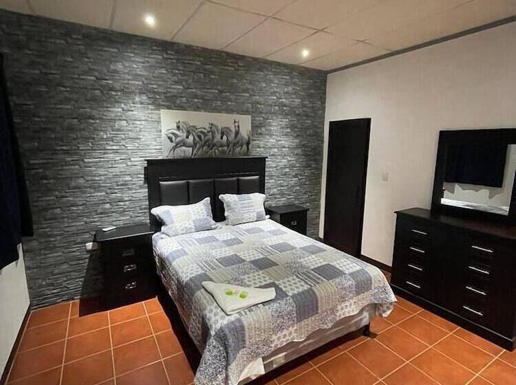 هتل Rancho Las Lomas