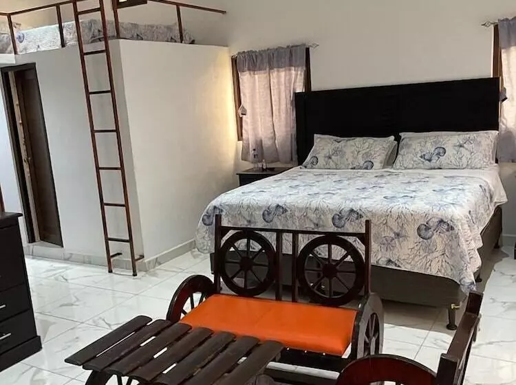 هتل Rancho Las Lomas