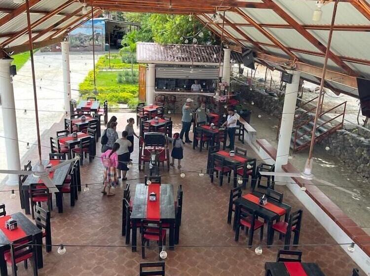 هتل Rancho Las Lomas