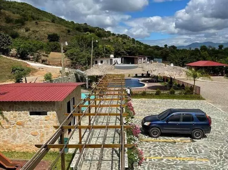 هتل Rancho Las Lomas