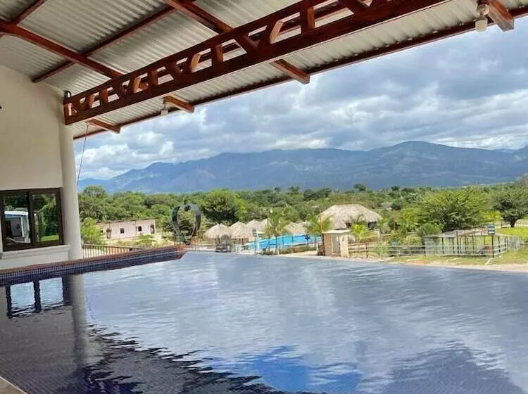 هتل Rancho Las Lomas