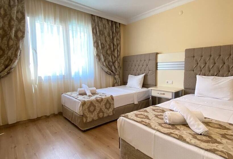 אתר נופש Pine Villas & Apartments Kusadasi