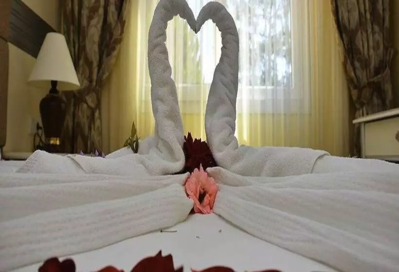 Lomakeskus Pine Villas & Apartments Kusadasi