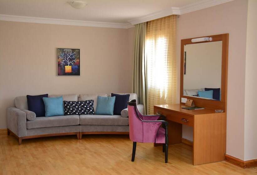 אתר נופש Pine Villas & Apartments Kusadasi