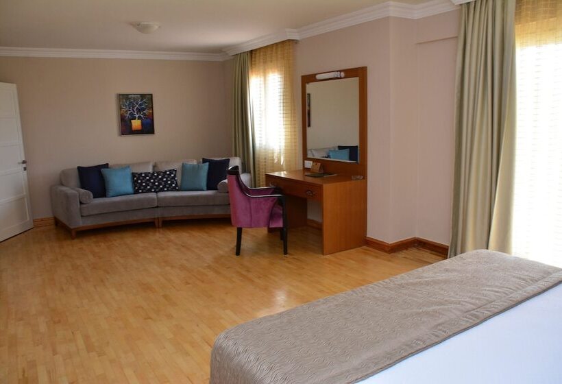 אתר נופש Pine Villas & Apartments Kusadasi