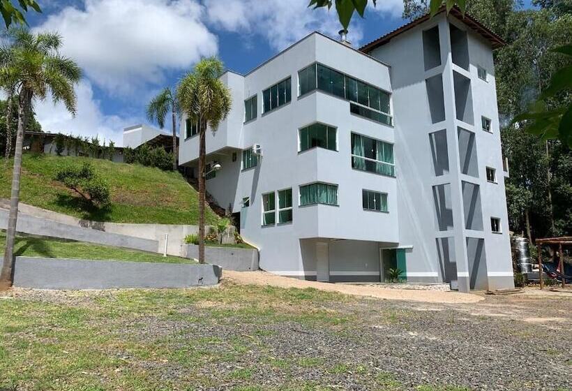 פונדק Pousada Sítio Novo