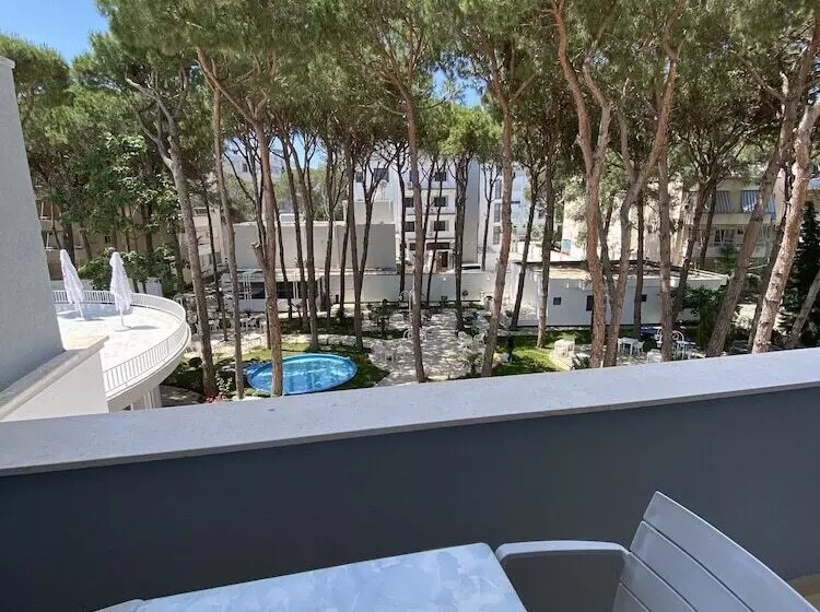 Hotelli Atrium Deluxe Resort