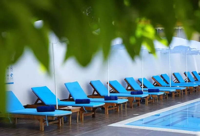 Hotelli Atrium Deluxe Resort