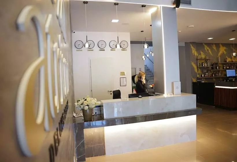 Hotelli Atrium Deluxe Resort