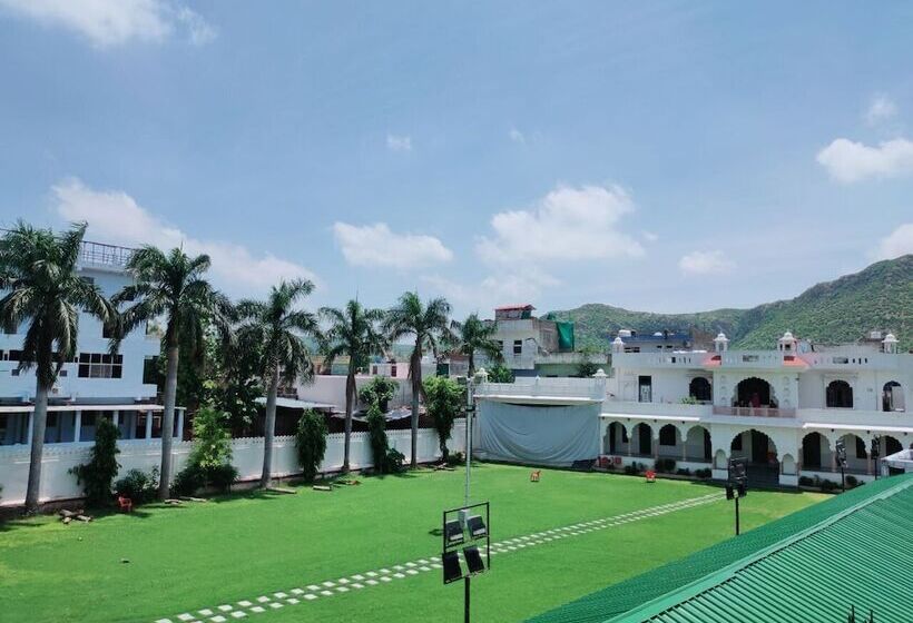 בית מלון כפרי Hilltop Residency