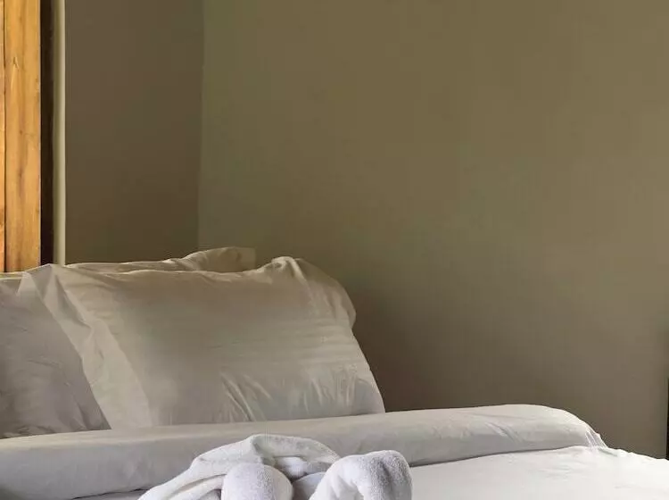 Hotelli Jungle Pearl Resort