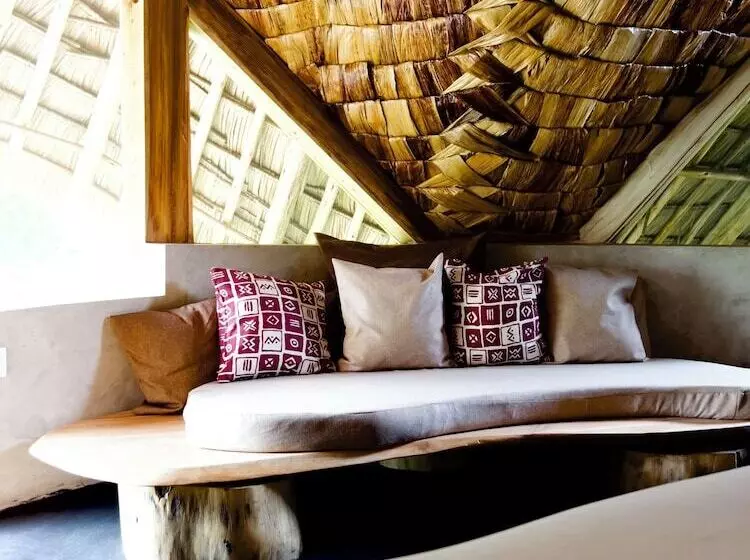 Hotelli Jungle Pearl Resort