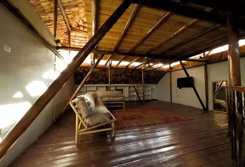 Hotelli Jungle Pearl Resort