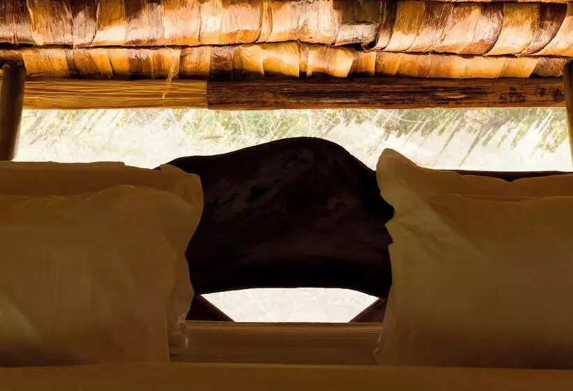 Hotelli Jungle Pearl Resort