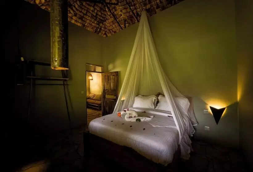 Hotelli Jungle Pearl Resort