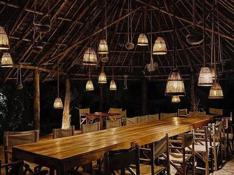 Hotelli Jungle Pearl Resort