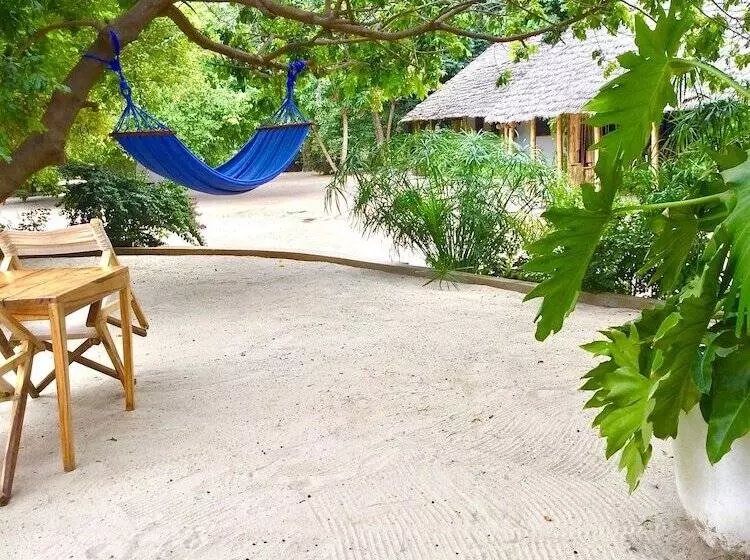 Hotelli Jungle Pearl Resort