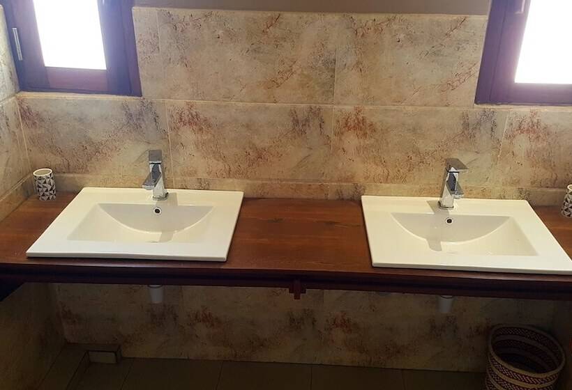 هتل Maison Charrette