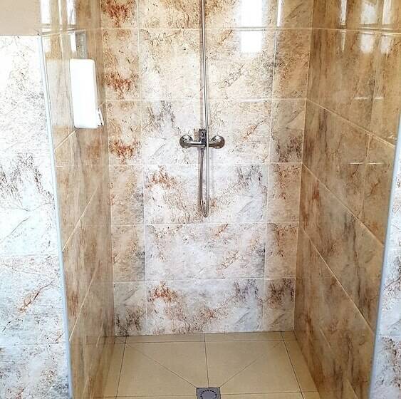 هتل Maison Charrette