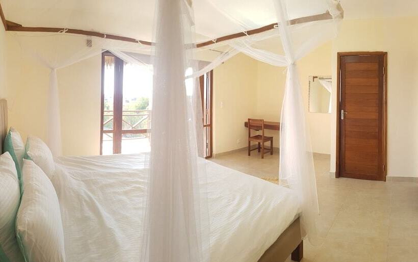 هتل Maison Charrette