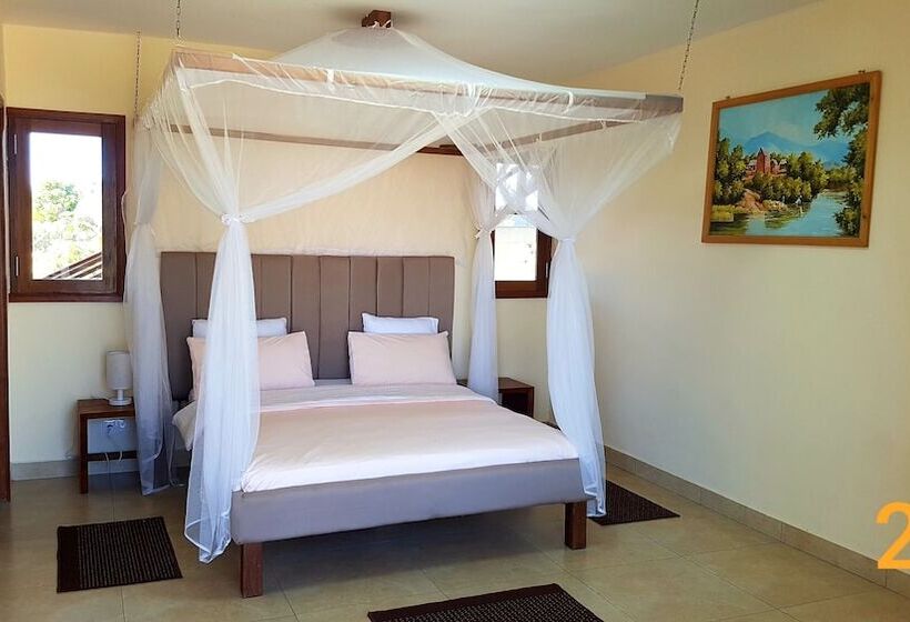 هتل Maison Charrette