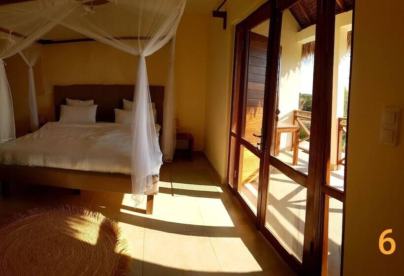 هتل Maison Charrette