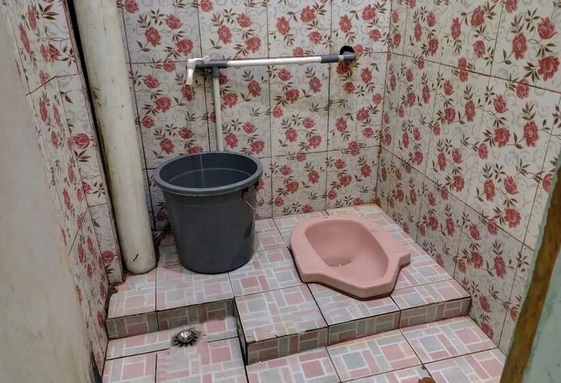 ホテル Rania Kost Simpang Rimbo By Oyo