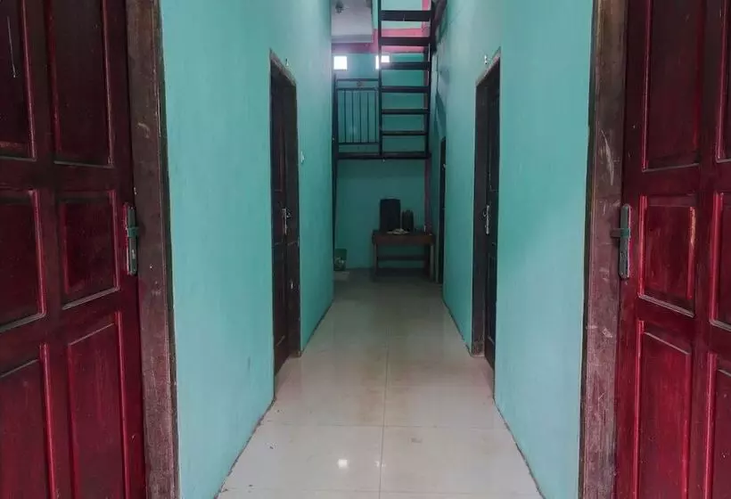 ホテル Rania Kost Simpang Rimbo By Oyo