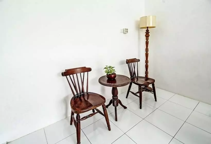 Hotelli Sirih Gading Family Guest House By Oyo