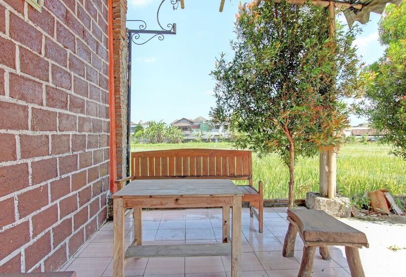 Отель Spot On 93010 Omah Bareng Syariah