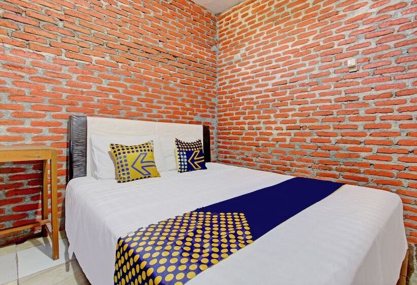 Отель Spot On 93010 Omah Bareng Syariah