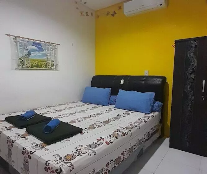 Hotelli Spot On 93102 Tamara Homestay Syariah