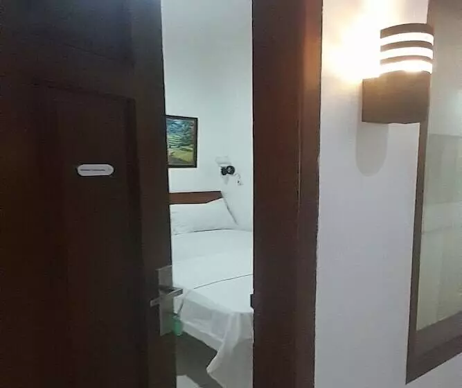 Hotelli Spot On 93102 Tamara Homestay Syariah