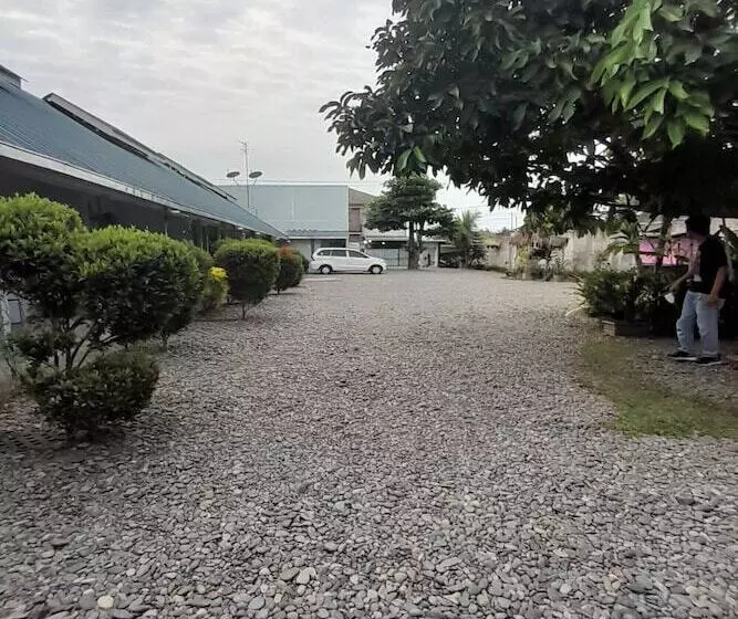 Hotelli Spot On 93102 Tamara Homestay Syariah