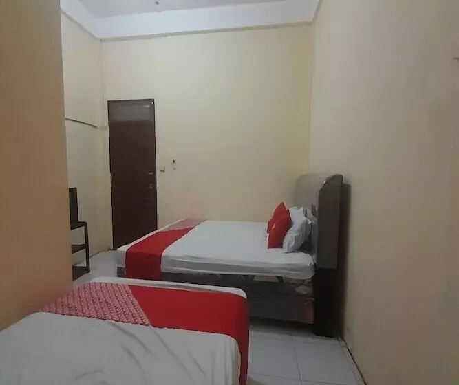 Hotelli Spot On 93102 Tamara Homestay Syariah