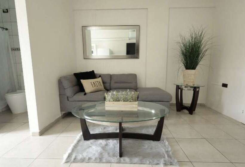 هتل The Good Vibes House