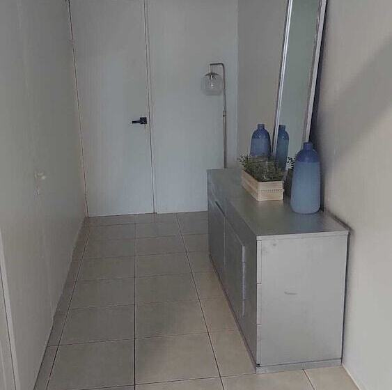 هتل The Good Vibes House