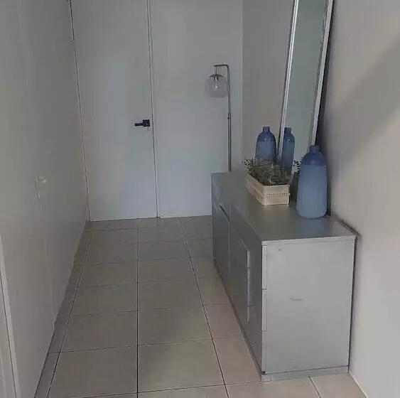 هتل The Good Vibes House