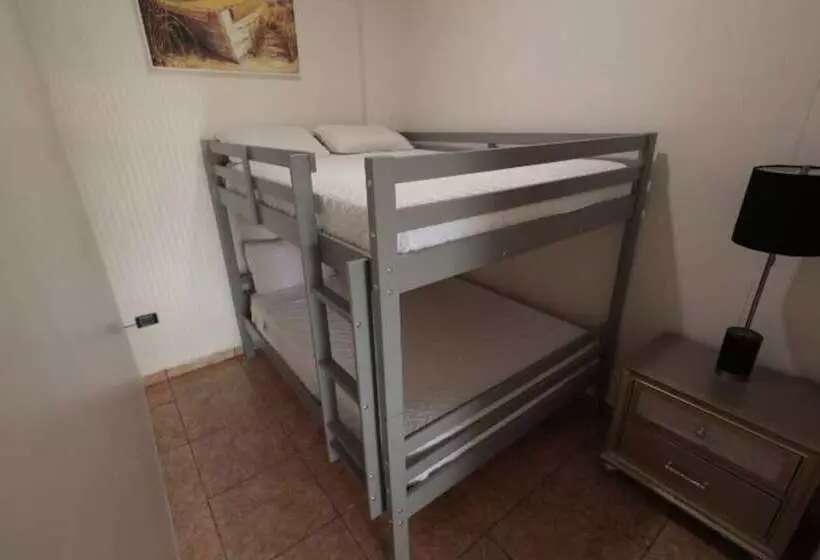 هتل The Good Vibes House