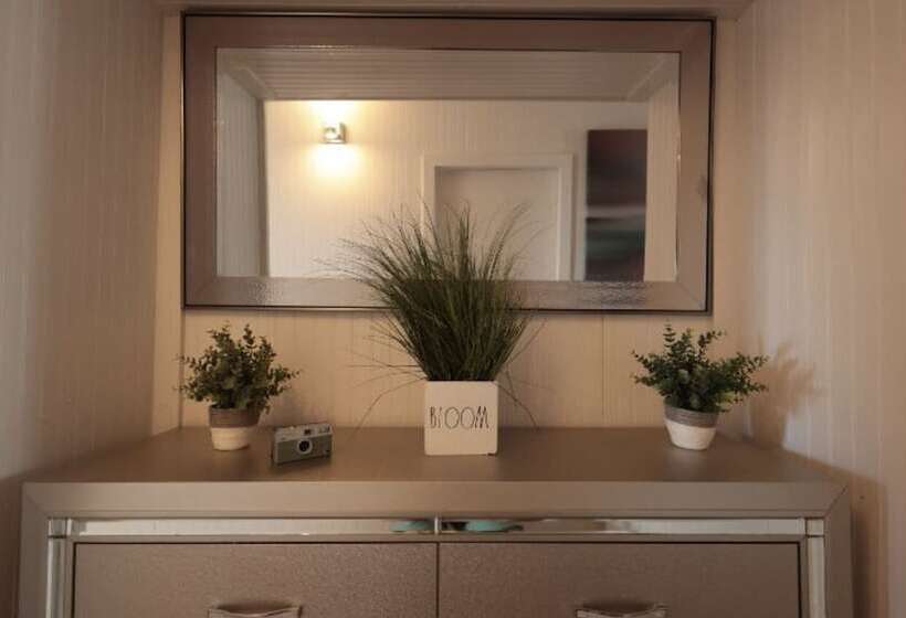 هتل The Good Vibes House