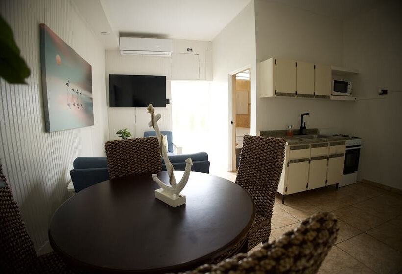 هتل The Good Vibes House