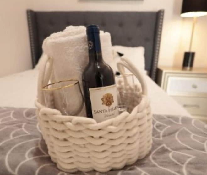 هتل The Good Vibes House