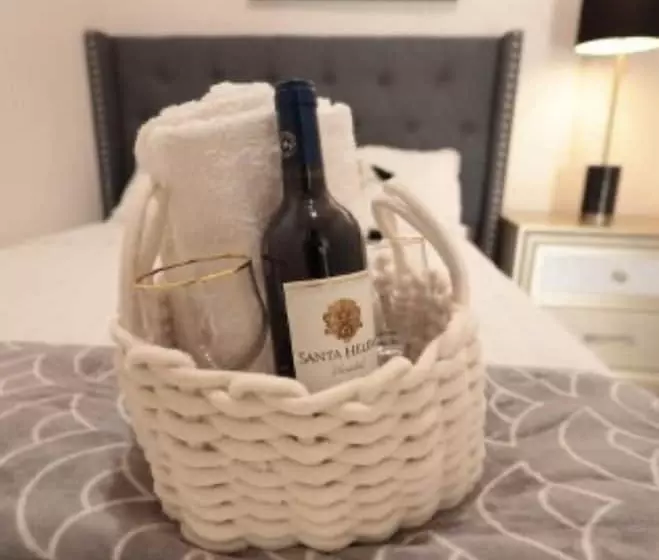 هتل The Good Vibes House