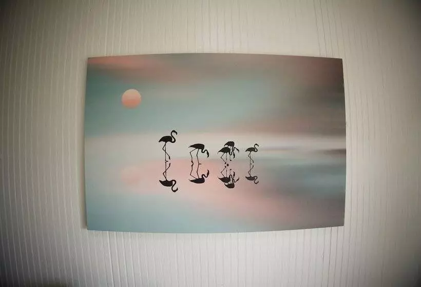 هتل The Good Vibes House