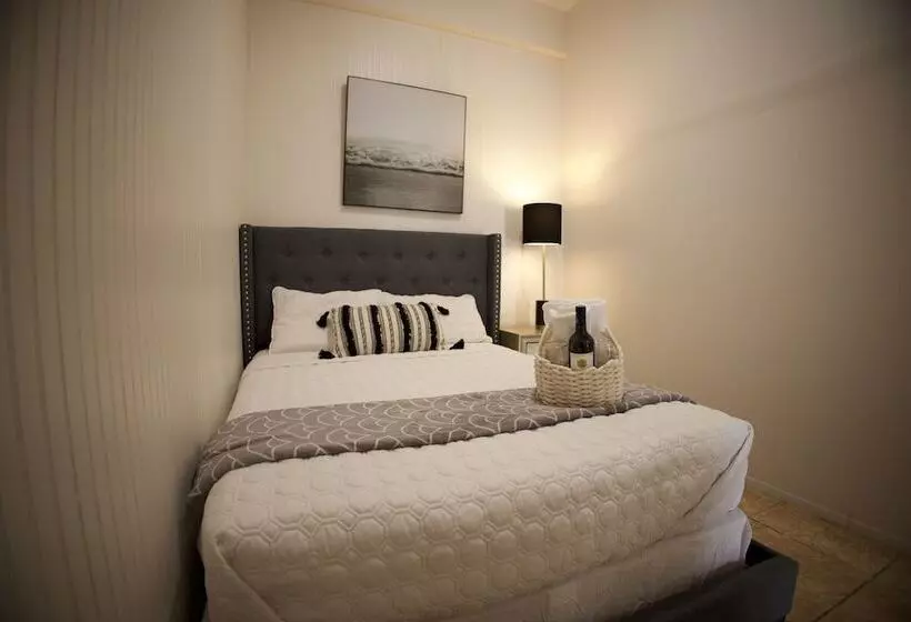 هتل The Good Vibes House