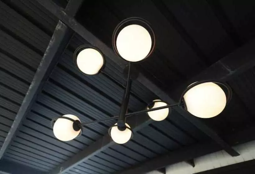 هتل The Good Vibes House