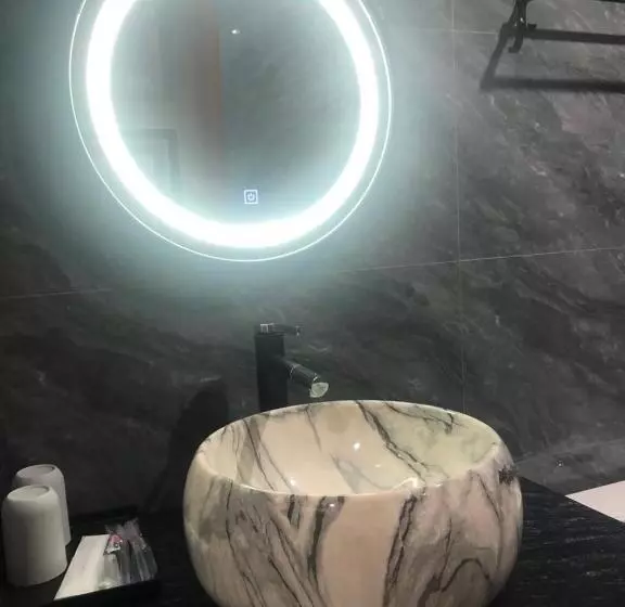 هتل Tuần Châu Hqt